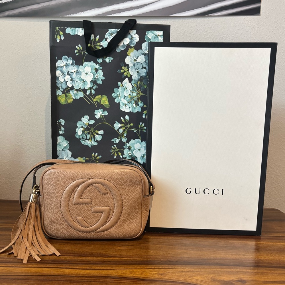 Gucci Soho Small Leather Disco Bag in tan
